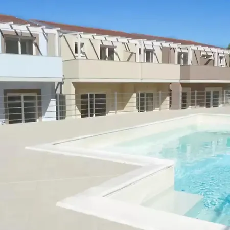 Daire Charming With Pool In
